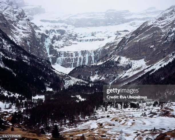 France, Mid Pyrenees, Hautes-Pyrenees, Cirgue de Gavarnie. Snow and ice in Febuary.