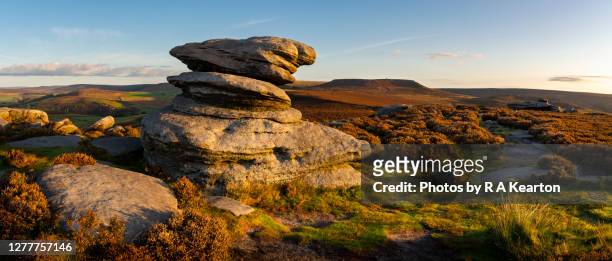 over owler tor, peak district national park, england - outcrop stock pictures, royalty-free photos & images