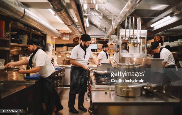restaurant kitchen crew in action - food and drink industry stock pictures, royalty-free photos & images