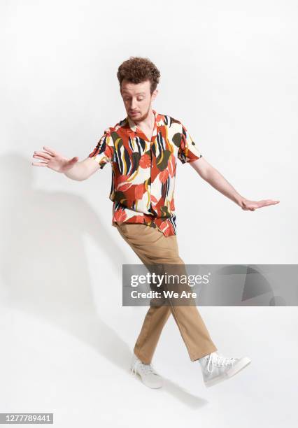 man balancing on one foot - men balancing stock pictures, royalty-free photos & images