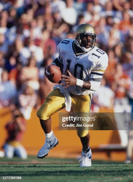 Shawn Jones, Quarterback for the Georgia Tech Yellow Jackets during the NCAA Atlantic Coast Conference college football game against the Clemson...