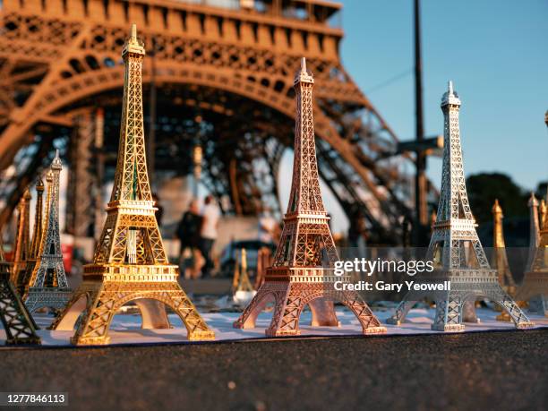 close up of mini eiffel tower replicas, paris - momentos stock pictures, royalty-free photos & images