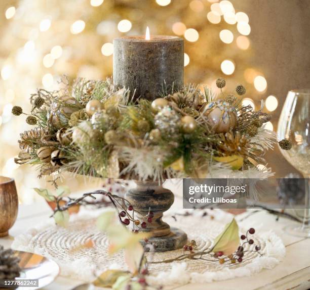 holiday dining table in gold - centre piece stock pictures, royalty-free photos & images