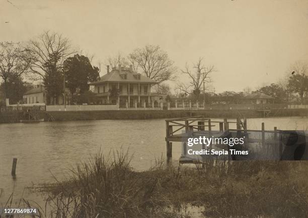 Plantation House; Attributed to H.M. Beach ; New Orleans, Louisiana, United States; 1899; Gelatin silver print; 11.4 × 16.3 cm .