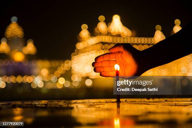 amritsar gouden tempel - stock foto - sikhisme stockfoto's en -beelden