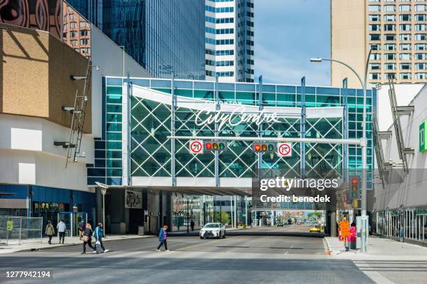 edmonton city centre einkaufszentrum alberta kanada - edmonton stock-fotos und bilder