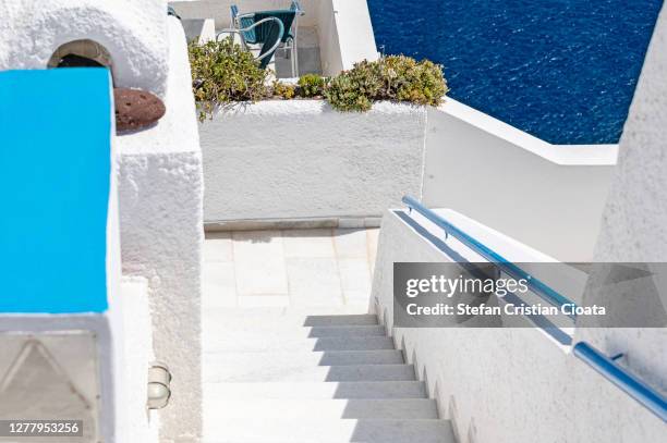 beautiful white buildings in santorini greece - ancient thira stock pictures, royalty-free photos & images