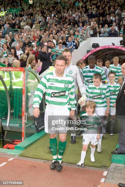 McNAMARA TESTIMONIAL.CELTIC V REPUBLIC OF IRELAND .CELTIC PARK - GLASGOW.Paul Lambert leads out the Celtic players.