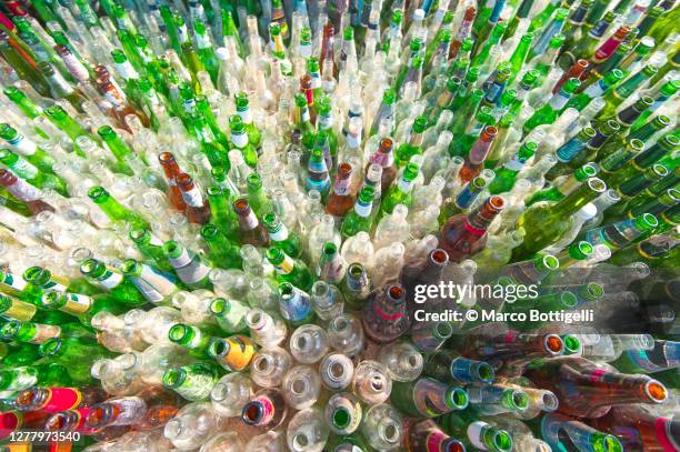 large group of empty glass bottles - altglasbehälter stock-fotos und bilder