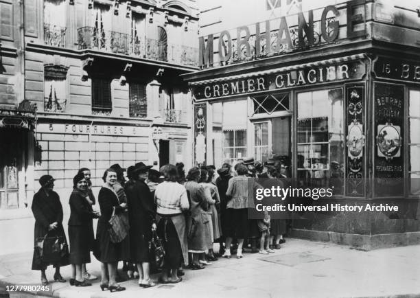 Ww2 Ration Queue 658 Ww2 Rationing Stock Photos, High-Res Pictures, and Images - Getty ...