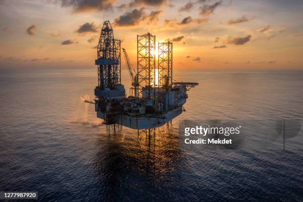 oil and gas exploration drilling rig in the middle of gulf of thailand, malaysia - crude oil stock pictures, royalty-free photos & images