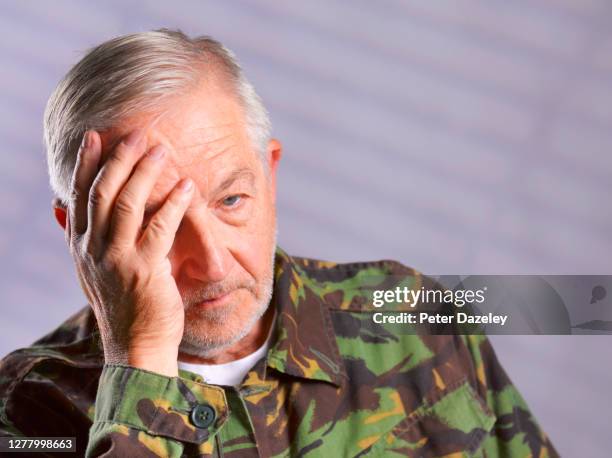 pensive older man - british veterans stockfoto's en -beelden