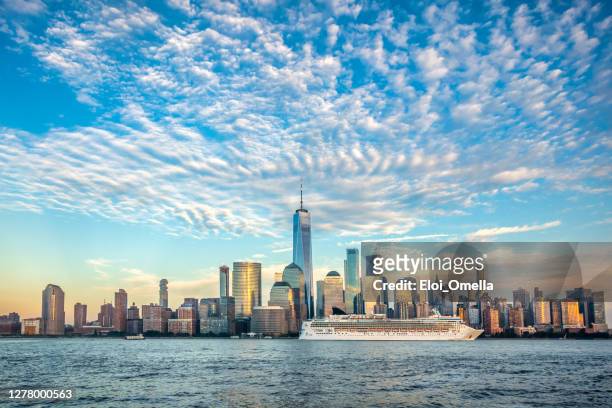 cruise ship in front of manhattan skyline - lower manhattan stock pictures, royalty-free photos & images
