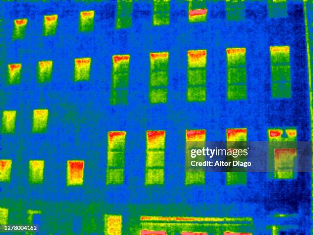 building thermal insulation. - thermal image stock-fotos und bilder