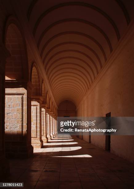 outdoor cloister in a monastery, rabat, malta - cloister - fotografias e filmes do acervo