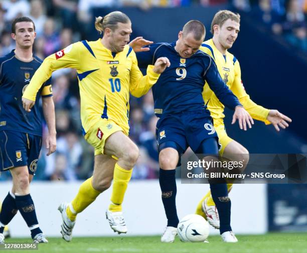 Kenny Miller is shut out by Ukraine's Andriy Voronin and Oleksandr Kucher