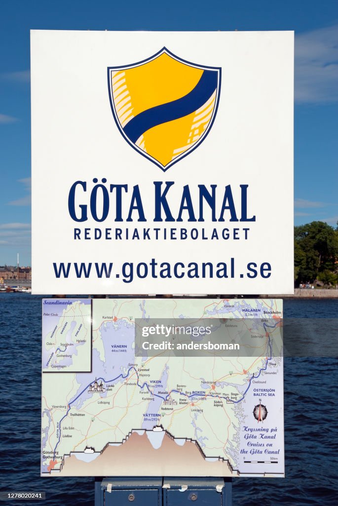 Señal de turismo sobre gota canal en stockholm stockholm