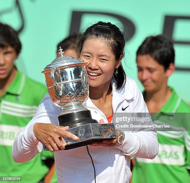 Li Na Roland Garros 1,402 Na Li Tennis Player Stock Photos, High-Res Pictures, and Images ...