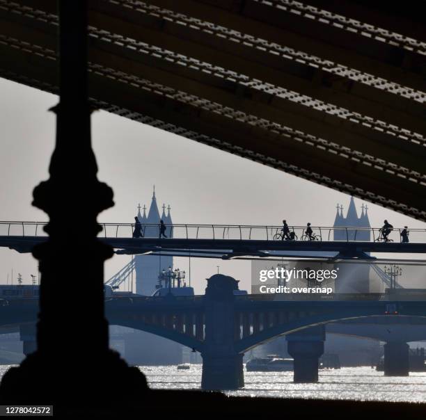 Thames Shape River Thames Shape Photos and Premium High Res Pictures - Getty Images