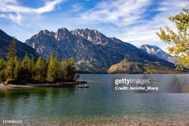 lago jenny - catena montuosa teton foto e immagini stock