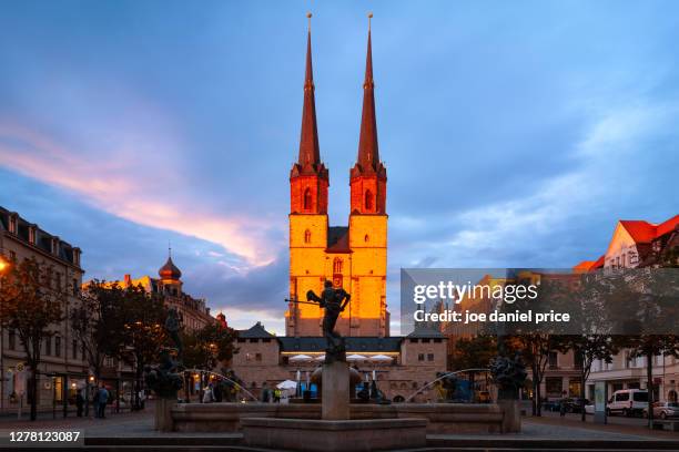 sunset, göbelbrunnen, marktkirche unser lieben frauen, roter turm, marktplatz halle, halle (saale), saxony anhalt, germany - halle an der saale imagens e fotografias de stock