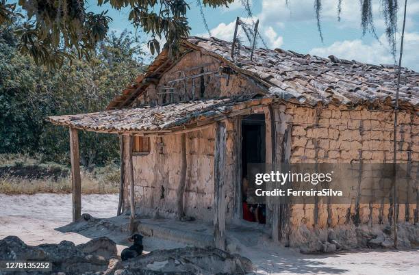humble house in the countryside - humility stock pictures, royalty-free photos & images
