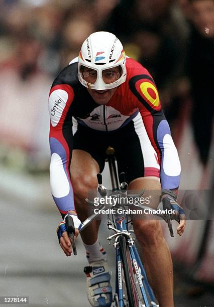 Abraham Olano of Spain wins the mens elite time trial during the World Road Cycling Championships between Valkenburg and Maastricht in Belgium. \...