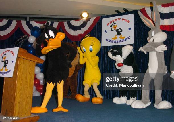 37 Tweety & Sylvester Photos and Premium High Res Pictures - Getty Images