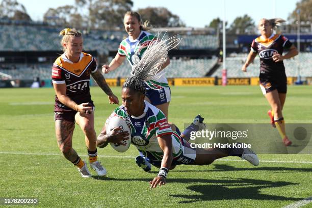 Ellia Green of the Warriors scores a try during the round one NRLW match between the Brisbane Broncos and the New Zealand Warriors at GIO Stadium on...