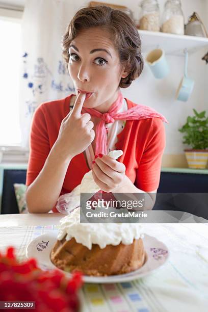 woman icing a cake in kitchen - ideal wife stock pictures, royalty-free photos & images