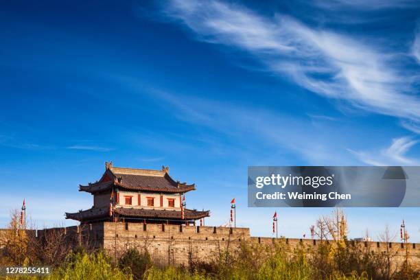 city wall of xi'an - fortified wall stock pictures, royalty-free photos & images