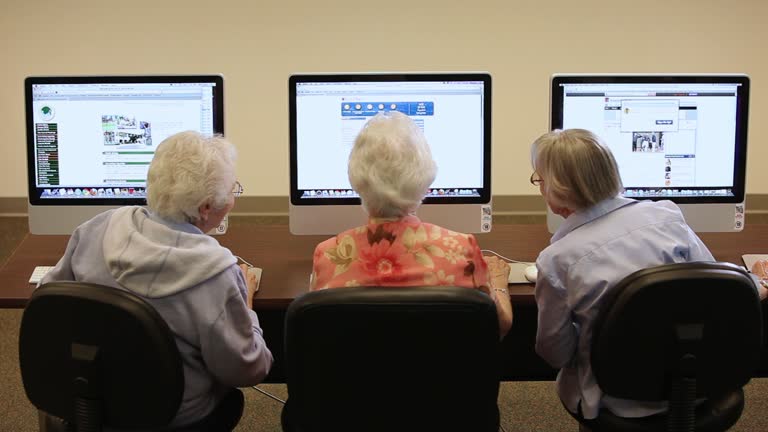 Seniors Computer Lab 151 Old Computer Lab Stock Videos, Footage, & 4K Video Clips - Getty Images