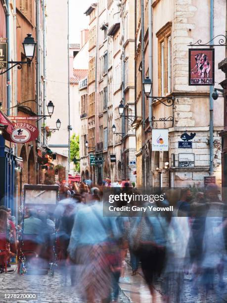 people walking in busy lyon street - lyon photos et images de collection