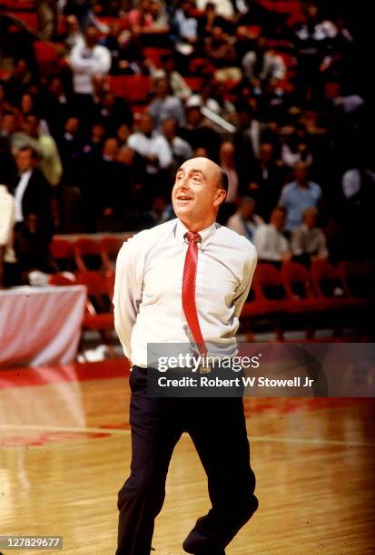 American sports journalist Dick Vitale, commentator for ESPN, watches his shot before a University of Connecticut basketball game, Hartford,...