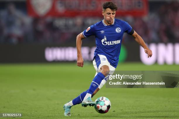 Alessandro Schöpf of Schalke runs with the ball during the Bundesliga match between RB Leipzig and FC Schalke 04 at Red Bull Arena on October 03,...