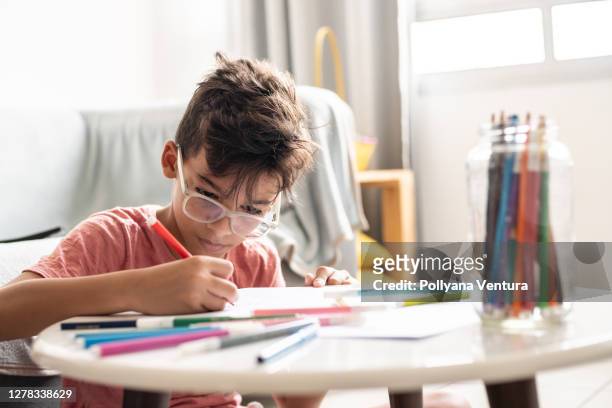 boy painting at home - kids arts and crafts stock pictures, royalty-free photos & images