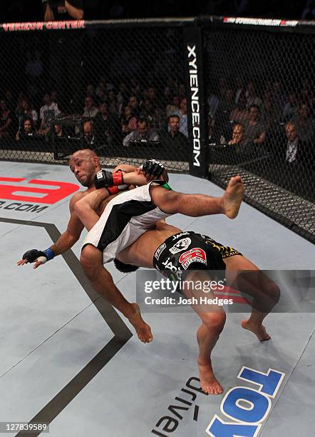 Ufc Mat 533 Ufc Mat Stock Photos, High-Res Pictures, and Images - Getty Images