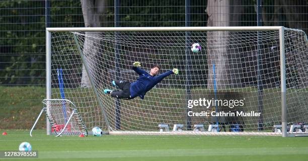 Sven Ulreich, goalkeeper of Hamburger SV in action during a training session at Volksparkstadion on October 04, 2020 in Hamburg, Germany. The Second...