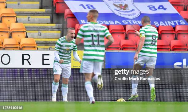 Leigh Griffiths of Celtic celebrates with teammates after scoring his sides first goal during the Ladbrokes Scottish Premiership match between St....