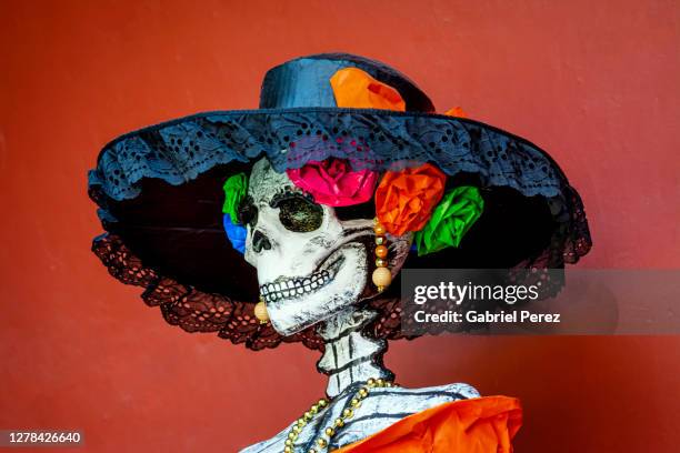 a statue of a mexican catrina - la calavera catrina stock pictures, royalty-free photos & images