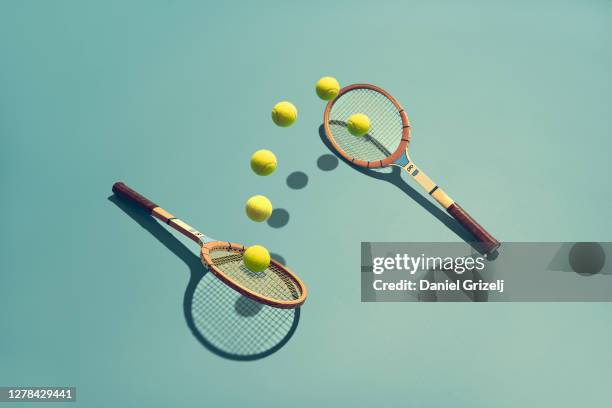 tennis - racquet stockfoto's en -beelden