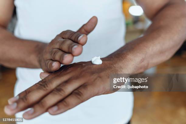 men do moisturize, they all should - male skin close up stock pictures, royalty-free photos & images
