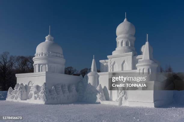 ice sculpture at harbin international ice and snow festival - harbin ice and snow sculpture festival stock-fotos und bilder