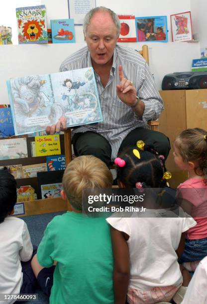 Actor John Lithgow shares story time with children from Neighborhood House Association's Head Start program, September 8, 2004 in San Diego,...