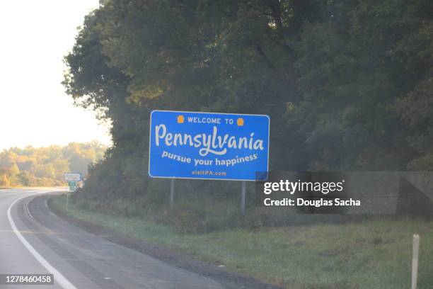 welcome sign on the pennsylvania state border - pennsylvania state stock pictures, royalty-free photos & images