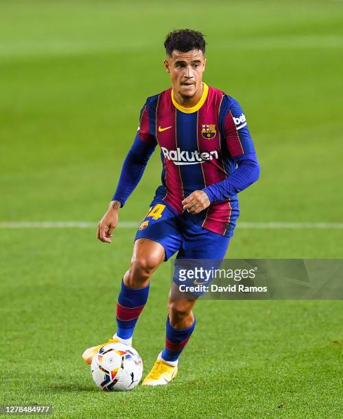 Philippe Coutinho of FC Barcelona runs with the ball during the La Liga Santander match between FC Barcelona and Sevilla FC at Camp Nou on October...