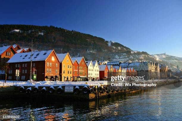 winter in bryggen, trondheim - bergen foto e immagini stock