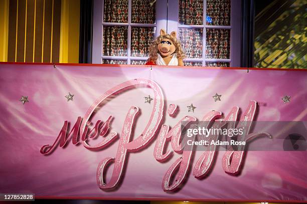Episode 316" - The "So Random!" kids try to convince Miss Piggy to be in their sketch in "Pitching to Piggy;" Cindy and Beauty visit Rapunzel in her...