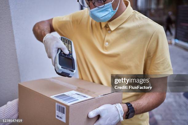 Scanning Package Delivery Photos and Premium High Res Pictures - Getty ...