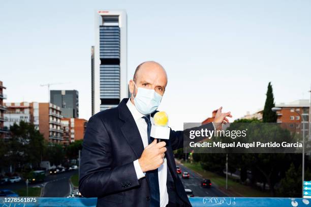 Mask Reporters News Reporter Mask Photos and Premium High Res Pictures - Getty Images